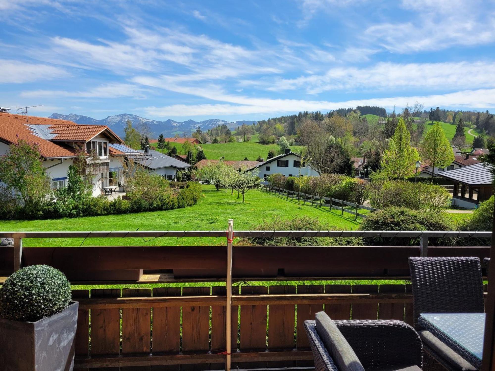 Lindners Hideaways - Bergnest Lodge - Bergblick Fewo 6 Pers Balkon Garten Hund Ski Unterkunft Luftkurort Oberreute Naehe Buchenegger Wasserfaelle Eistobel Bodensee Экстерьер фото